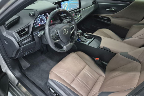 2023 Lexus ES с пробегом 40 005 км