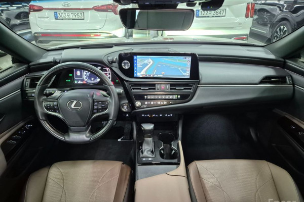 2023 Lexus ES с пробегом 40 005 км