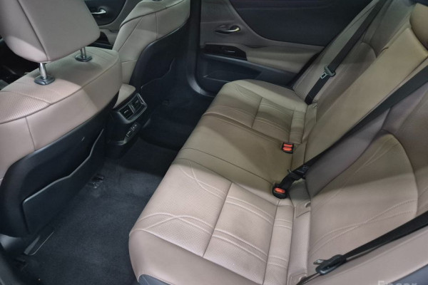 2023 Lexus ES с пробегом 40 005 км