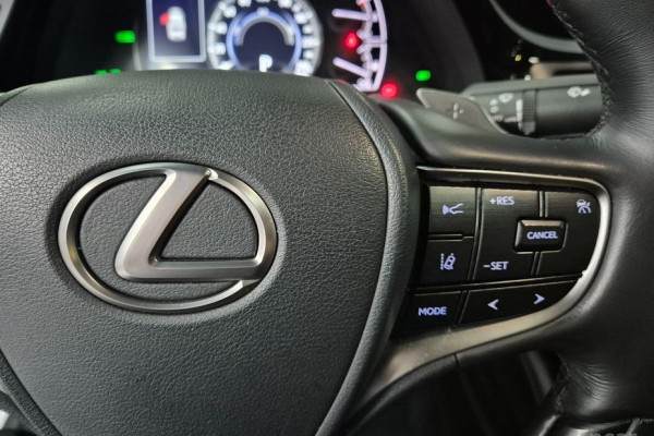 2023 Lexus ES с пробегом 40 005 км