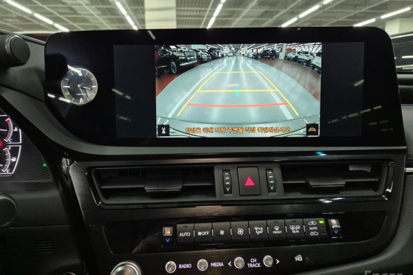 2023 Lexus ES с пробегом 40 005 км