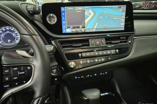 2023 Lexus ES с пробегом 40 005 км