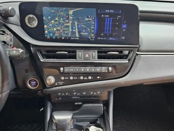 2022 Lexus ES с пробегом 101 203 км