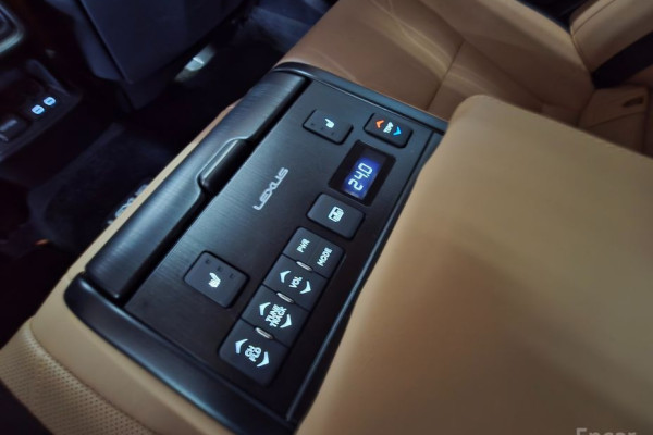 2022 Lexus ES с пробегом 96 620 км