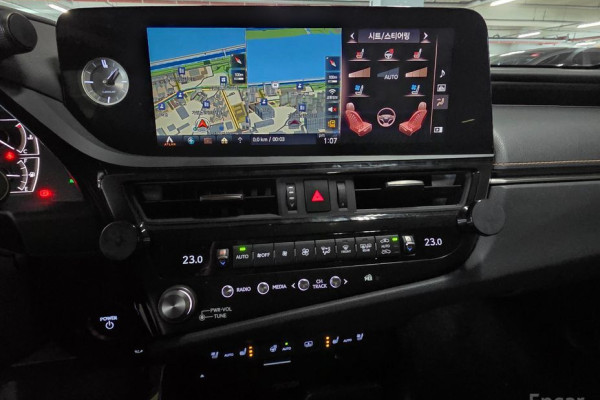 2022 Lexus ES с пробегом 96 620 км