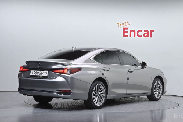 2023 Lexus ES с пробегом 35 797 км