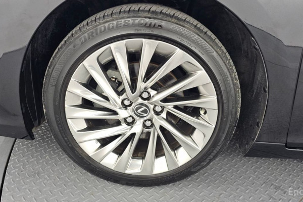 2022 Lexus ES с пробегом 48 669 км