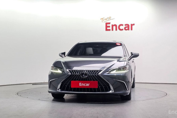 2022 Lexus ES с пробегом 25 042 км