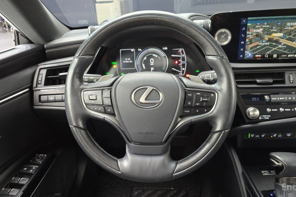 2023 Lexus ES с пробегом 35 797 км