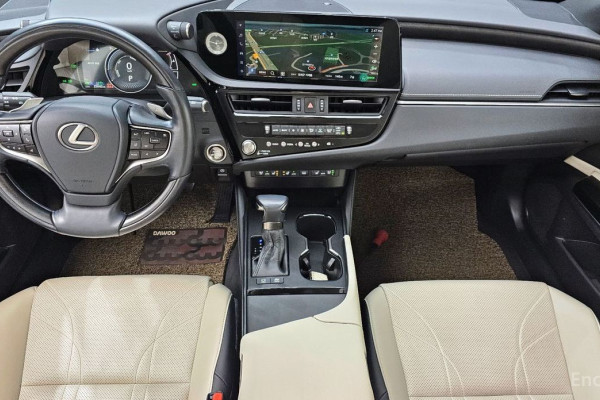 2022 Lexus ES с пробегом 25 042 км