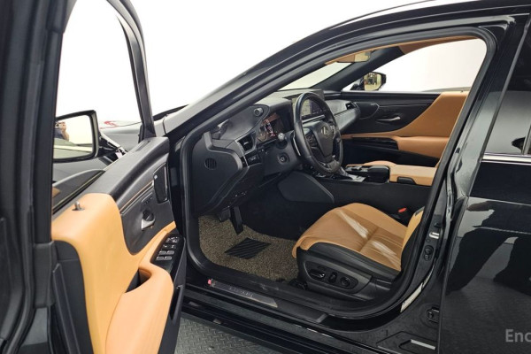 2022 Lexus ES с пробегом 48 669 км