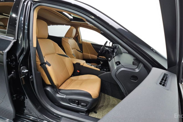 2022 Lexus ES с пробегом 48 669 км