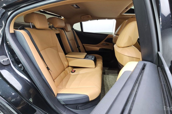 2022 Lexus ES с пробегом 48 669 км