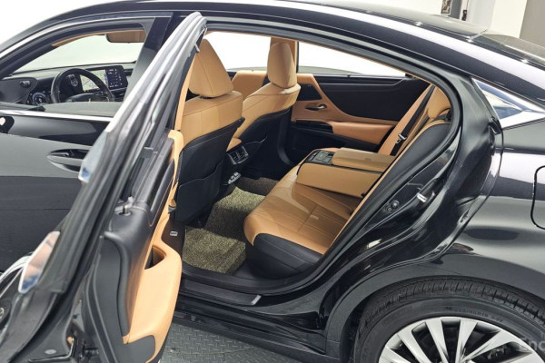 2022 Lexus ES с пробегом 48 669 км