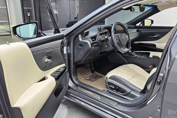 2022 Lexus ES с пробегом 25 042 км