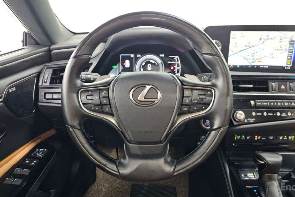 2022 Lexus ES с пробегом 48 669 км