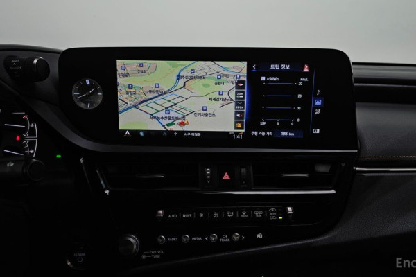 2022 Lexus ES с пробегом 48 669 км