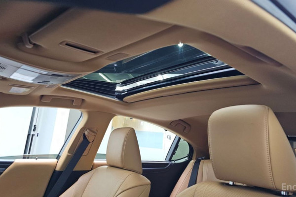 2022 Lexus ES с пробегом 48 669 км