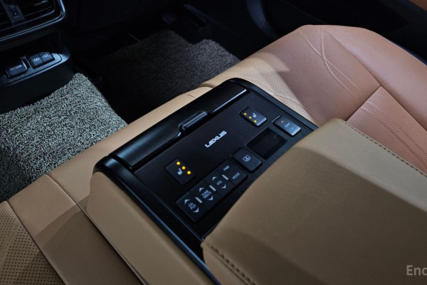 2022 Lexus ES с пробегом 48 669 км