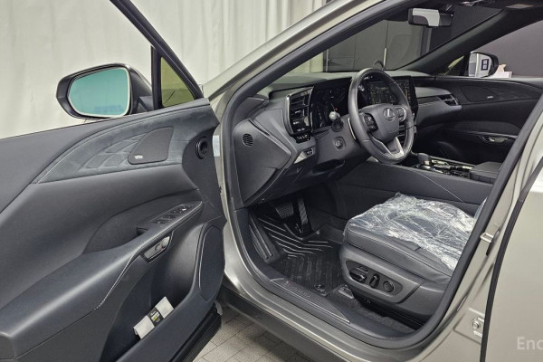 2023 Lexus RX с пробегом 28 974 км