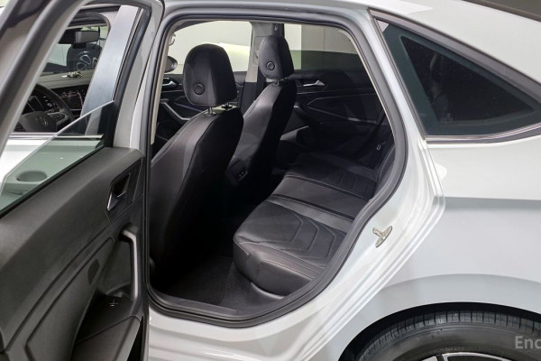 2022 Volkswagen Jetta с пробегом 23 968 км