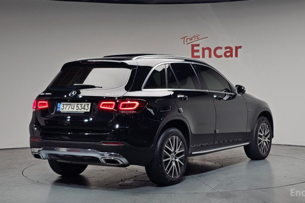 2021 Mercedes-Benz GLC с пробегом 50 912 км