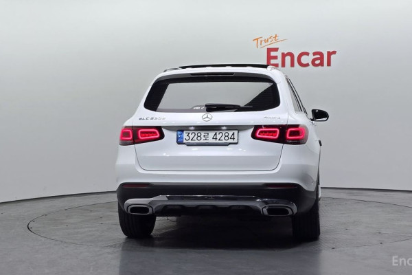 2021 Mercedes-Benz GLC с пробегом 64 464 км