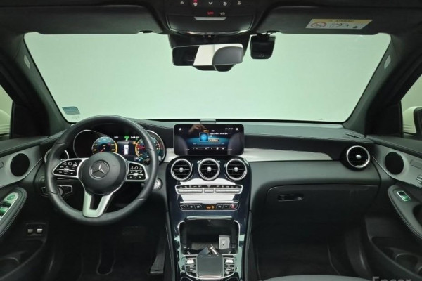 2021 Mercedes-Benz GLC с пробегом 63 905 км
