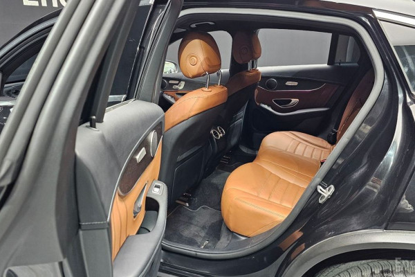 2022 Mercedes-Benz GLC с пробегом 104 977 км