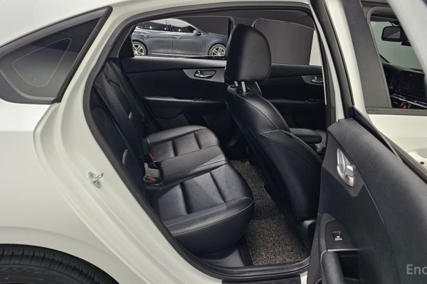 2022 Kia K3 с пробегом 43 320 км