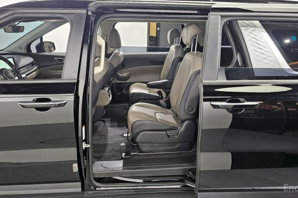 2024 Kia Carnival с пробегом 27 647 км