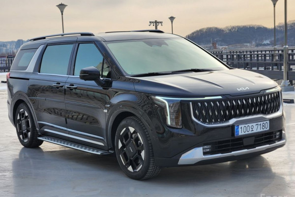 2023 Kia Carnival с пробегом 22 015 км