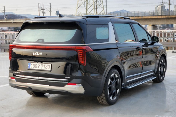 2023 Kia Carnival с пробегом 22 015 км