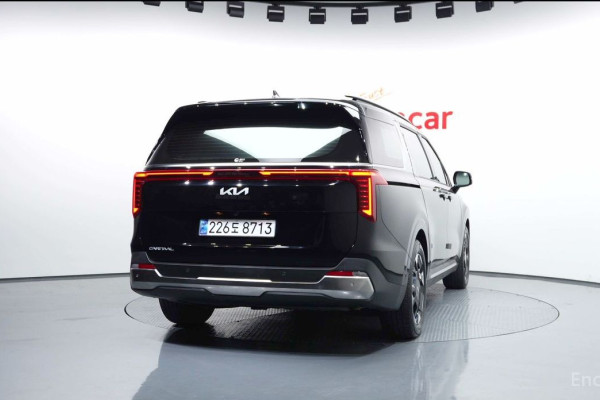 2024 Kia Carnival с пробегом 13 876 км