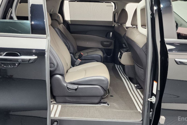 2024 Kia Carnival с пробегом 13 876 км