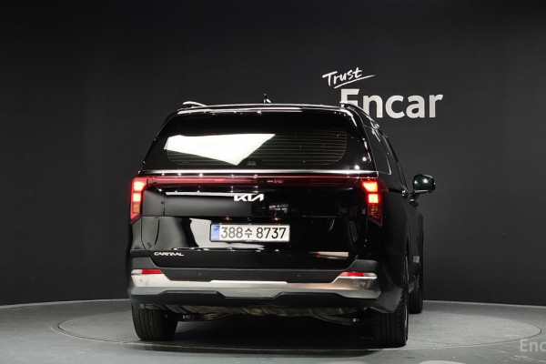2025 Kia Carnival с пробегом 24 084 км