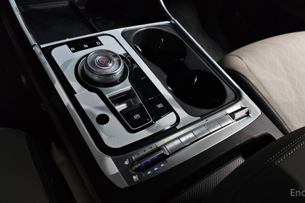 2025 Kia Carnival с пробегом 24 084 км