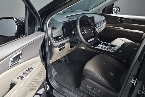 2025 Kia Carnival с пробегом 24 084 км