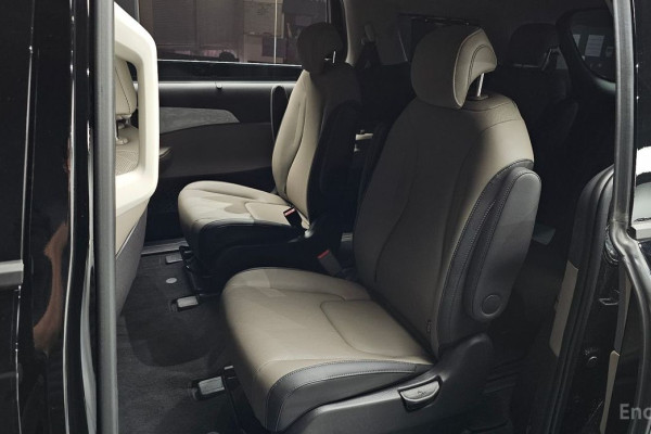 2025 Kia Carnival с пробегом 24 084 км