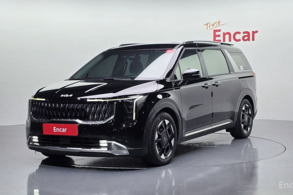 2023 Kia Carnival с пробегом 17 948 км