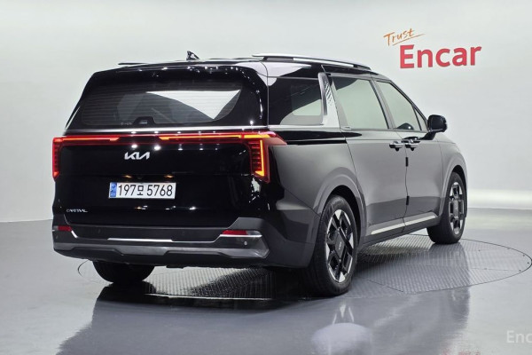 2023 Kia Carnival с пробегом 17 948 км