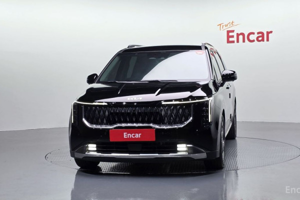 2023 Kia Carnival с пробегом 17 948 км