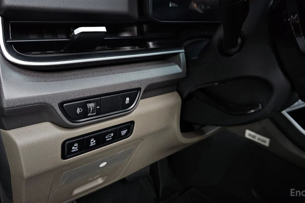 2025 Kia Carnival с пробегом 24 084 км