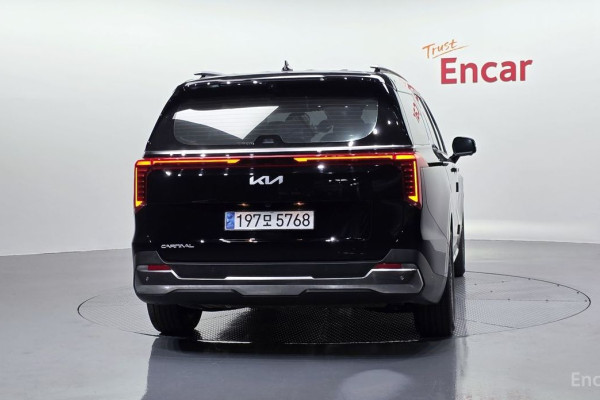 2023 Kia Carnival с пробегом 17 948 км