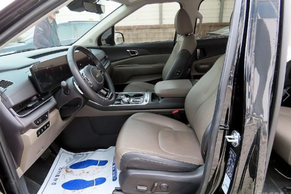 2024 Kia Carnival с пробегом 62 649 км