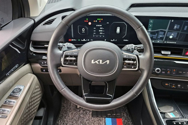 2023 Kia Carnival с пробегом 17 948 км
