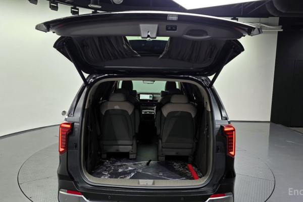 2025 Kia Carnival с пробегом 11 450 км