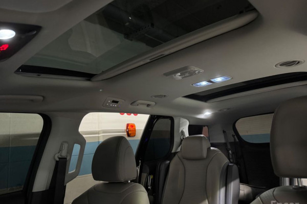 2025 Kia Carnival с пробегом 17 100 км