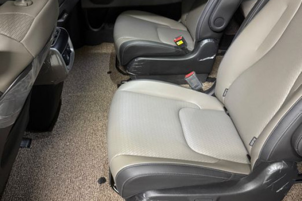 2025 Kia Carnival с пробегом 17 100 км