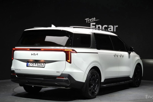 2025 Kia Carnival с пробегом 9 898 км